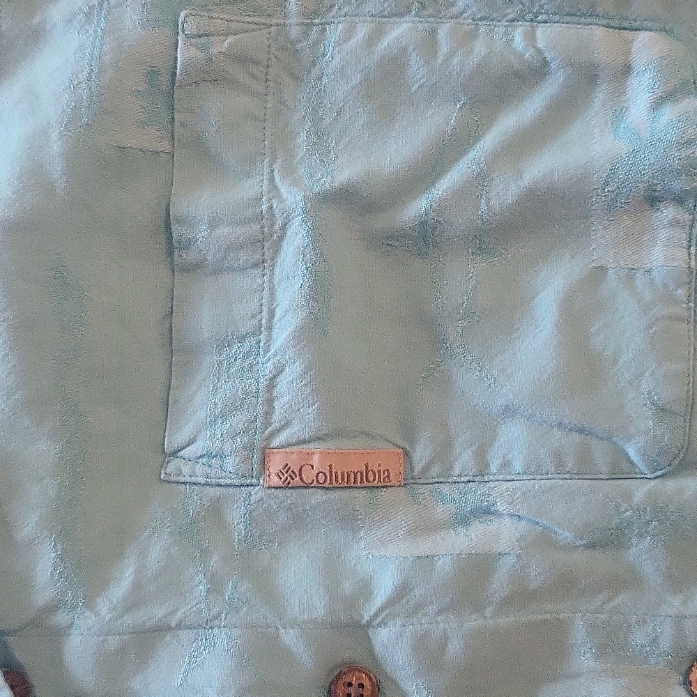Columbia button up . - Picture 3 of 5
